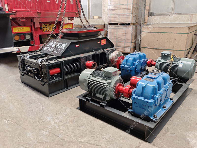 面對大塊高硬度的原煤與煤矸石，雙齒輥破碎機憑什么能“啃”得動？